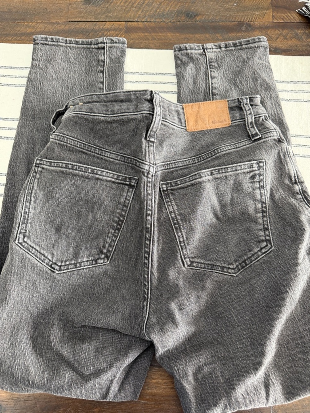 Madewell Washed Gray High-Rise Straight curvy Jeans - Picture 6 of 6